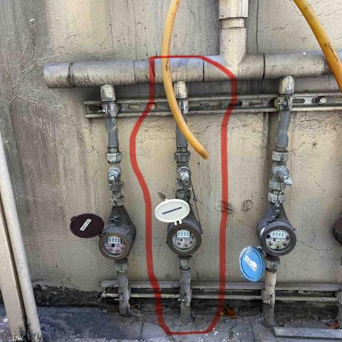 元鎰實業社 - 大樓屋頂-水錶閥體汰換。