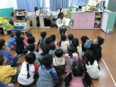 洪語謙 - 幼兒園說故事