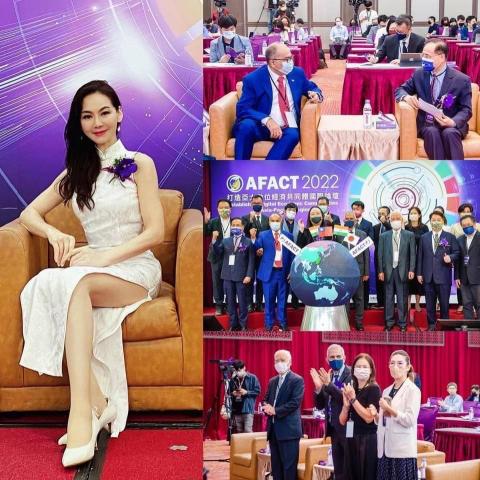 Shally Hu - 《國際論壇主持》擔任聯合國論壇全英文主持人: 2022/8/15『打造亞太數位經濟共同體』國際論壇 ，數位部部長唐鳳部長親臨剪綵致詞。
＊予席聯合國外賓：印太地區的聯合國UN/CEFACT副主席Mr. Tahseen Ahmad Khan、聯合國UN/CEFACT 觀光旅遊組召集人Mr. Sachin Mehta、曾受命代表聯合國UNECE及ISO等國際民間組織談判的亞太意見領袖鈴木耀夫。