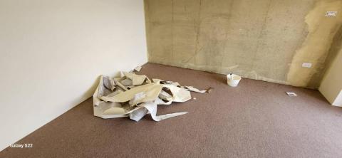 你為什麼不問問神奇海螺呢 - 苗栗縣竹南鎮，社區：La More，乳膠漆+壁紙清除+清運+局部批土，施工中