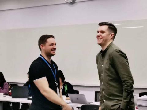 Shally Hu - 《企業培訓剪影》高管教育培訓：英文授課

於客戶端現場～騰訊企業總部深圳，2020年度大會之際，替其海外高管舉行《國際商務禮儀》教育培訓，包含日韓、東南亞、歐美三大區域，現場全程6小時以全英文授課。

<p.s.>: 騰訊 Tencent 是中國第一大網路公司，也是世界領先的互聯網科技公司。