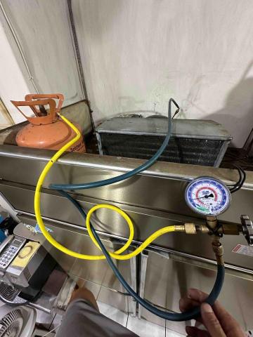 阿之宅屋維修 - 商用冰箱上凍下藏冷媒填充