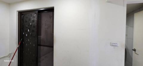 你為什麼不問問神奇海螺呢 - 苗栗縣竹南鎮，社區：La More，乳膠漆+壁紙清除+清運+局部批土，施工中