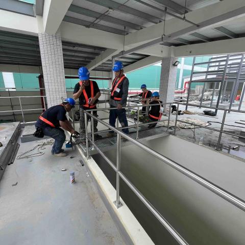 元鎰實業社 - 科技廠內-新增空橋平檯、白鐵欄杆.