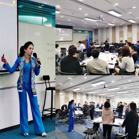 Shally Hu - 《企業培訓剪影》高管教育培訓：英文授課

於客戶端現場～騰訊企業總部深圳，2020年度大會之際，替其海外高管舉行《國際商務禮儀》教育培訓，包含日韓、東南亞、歐美三大區域，現場全程6小時以全英文授課。

<p.s.>: 騰訊 Tencent 是中國第一大網路公司，也是世界領先的互聯網科技公司。