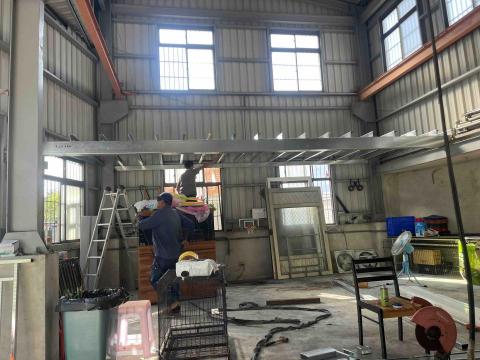 元鎰實業社 - 廠房內新增平檯（單C125型鋼搭建）