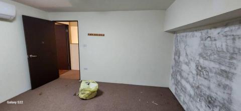 你為什麼不問問神奇海螺呢 - 苗栗縣竹南鎮，社區：La More，乳膠漆+壁紙清除+清運+局部批土，施工中