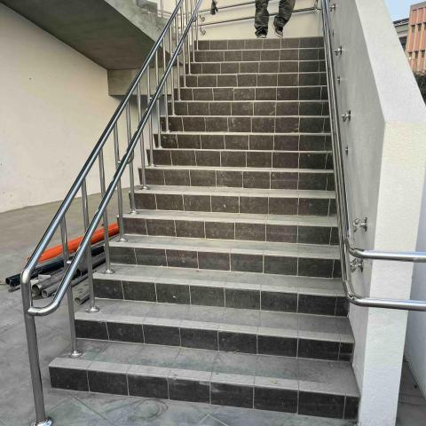 元鎰實業社 - 新興國小-幼兒部-白鐵欄杆扶手施作。