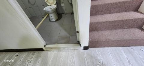 你為什麼不問問神奇海螺呢 - 苗栗縣竹南鎮，社區：La More，乳膠漆+壁紙清除+清運+局部批土，施工中