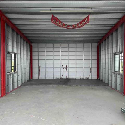 元鎰實業社 - 鋼構鐵厝搭建，單C型鋼牆面支柱。