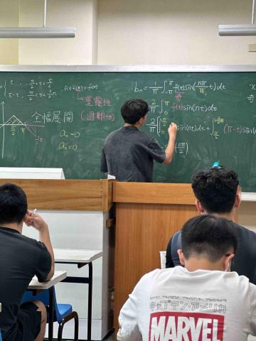 蔡將癸 - 大學助教協助解題及觀念釐清