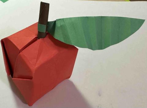 洪語謙 - 摺紙教學-蘋果