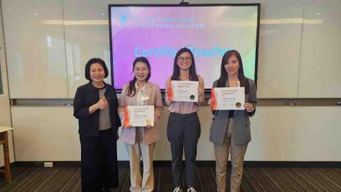 英文全美家教/線上教學✨Teresa Chang✨ - 取得專業教師執照（左二）