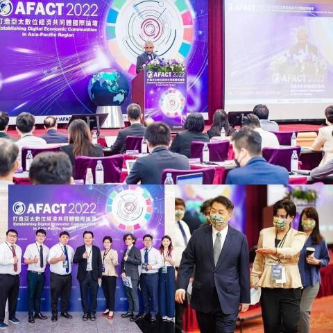 Shally Hu - 聯合國論壇全英文主持人: 2022/8/15『打造亞太數位經濟共同體』國際論壇    
（數位部部長 唐鳳部長親臨剪綵並致詞）