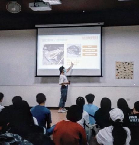 詹于萱 - 社團社課講者-兩棲類社課