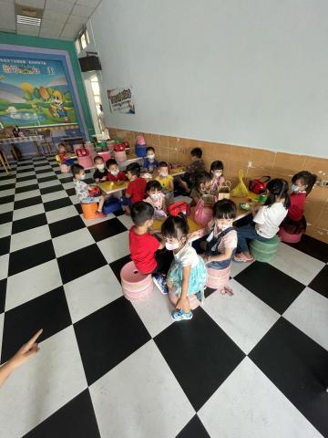 彩倫 - 幼稚園實習，帶過小班跟幼幼班