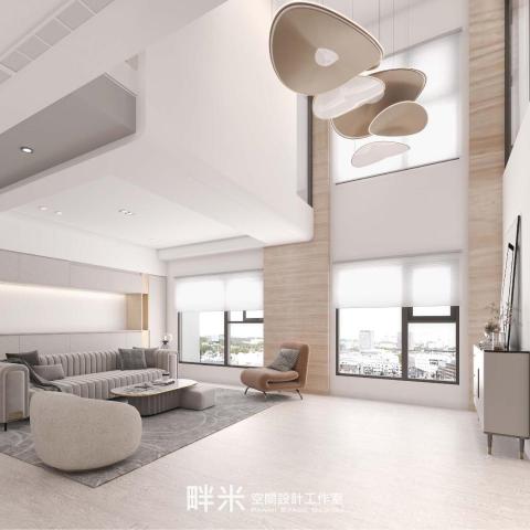 畔米空間 - 新北 &middot; 忠孝誠藝   住宅設計

這次樓中樓挑高得格局，設計師利用灰色大理石帶出空間的沉靜感為主要視覺牆面，配色方面沒有過多的色調，以白色結合灰色體現簡潔氛圍，並利用多種木質貫穿整個樓層，讓沉靜的空間添加一點活潑。

天花板也使用弧形增添圓潤感外，特別選用風簾琴的透光性，讓光透過窗灑落進室內，空間因為光線形成不同的樣貌，讓整體空間看起來相當舒適。