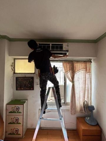 提供收納袋掛服務的專家洪先生速淨