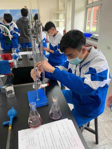 蕭程安 - 化學實驗