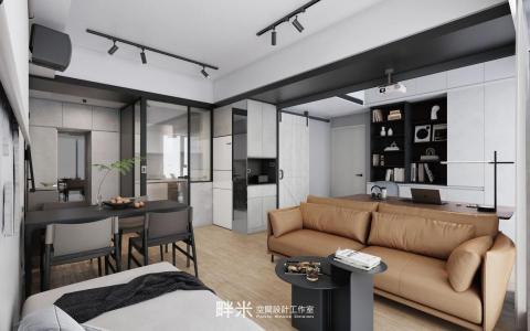 畔米空間 - 竹東 &middot; 渼山    住宅設計

房屋類型 - 新成屋
房屋格局 - 2廳2衛1房
設計坪數 - 17坪

&ldquo;我希望我的家像背包客棧&rdquo;
屋主是一位喜歡獨旅，經常在世界各地遊歷。

這個設計以工業風為主題，投影設備取代了傳統電視，採用了軌道燈設計，營造出影院級的氛圍。

布幕後的世界地圖記錄了屋主走過的足跡。廚房採用玻璃隔間，自然透光，使整個空間更加明亮通透。

客變時拆除次臥隔間，改為開放式辦公區