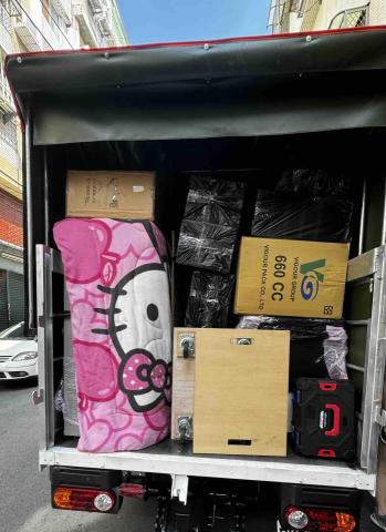 雙北市搬家 家庭垃圾-傢俱家電清運 - 台中搬永和，疊滿滿一高車
