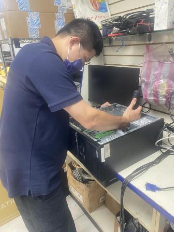 呂柏鴻 - 專業的維修技能、親切的服務