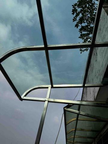 達閎金屬企業社 - 此處客戶需要充足陽光可以種植盆栽,故選用較透的綠色pc板 達閎金屬企業社 - 此處客戶需要充足陽光可以種植盆栽,故選用較透的綠色pc板