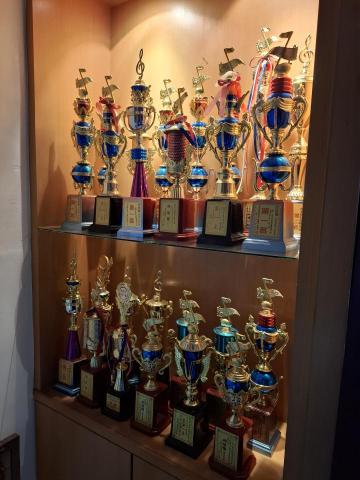 Js鼓獲人心爵士鼓工作室 - 老師無數獎盃