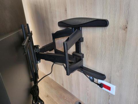 MARS - LG 65吋電視使用
雙臂式伸縮架
EVERSUN AW-S70
安裝於木作牆