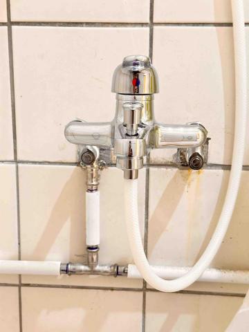 榮鑫居家水電維修 - 熱水壓接明管