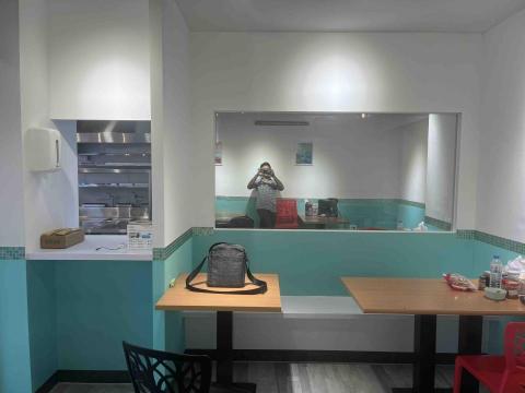 劉得輝 - 老闆要偷看人家吃東西的玻璃