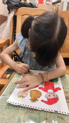 黃惠珮 -  教小朋友繪畫