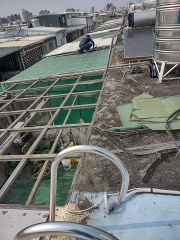 元順金屬企業股份有限公司 - 居家-採光罩塑鋁板+PC 板更換(龍善二街)