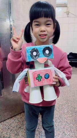 黃惠珮 - 教導小朋友用身邊的材料製作機器人