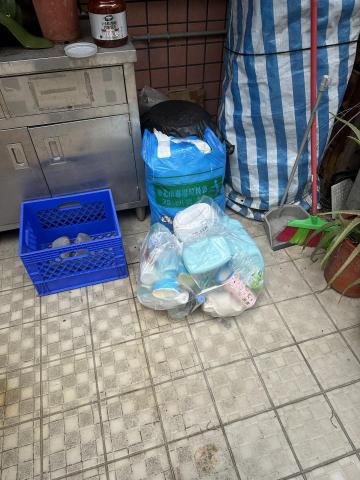 詠誠環保企業社 - 到客戶收垃圾