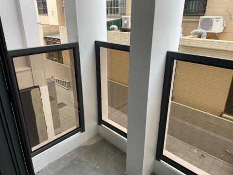 元順金屬企業股份有限公司 - 居家-玻璃欄杆(大林路)
