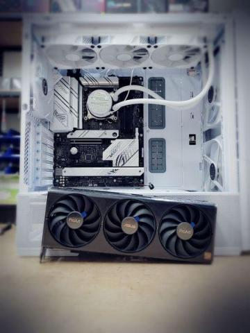 蔡馥年 - 電腦組裝完成品