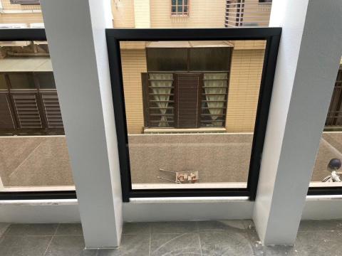 元順金屬企業股份有限公司 - 居家-玻璃欄杆(大林路)