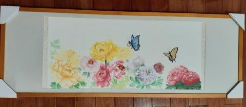 吳瑪琦 - 客戶買新居，訂製&ldquo;五行開運風水圖&rdquo;
即五種顏色的牡丹，加上客戶夫妻倆最喜歡的顏色，畫成一對蝴蝶
全是客戶指定的&ldquo;需求素材&rdquo;，結合我的想像力的畫