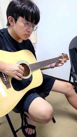 豐奇Archie老師 - 學習四年木吉他學生現在高中畢業