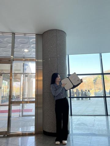 方奕晴 - 在韓國讀語學堂時，考取班上第一名