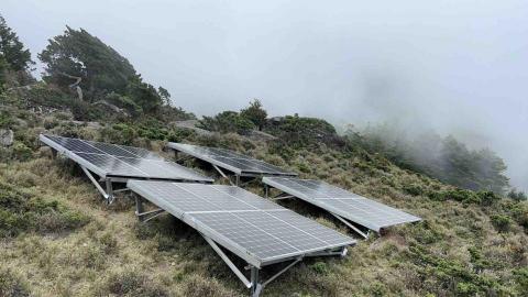 翼鳴有限公司 鋼鋁工程 - 嘉明湖山屋太陽能骨架