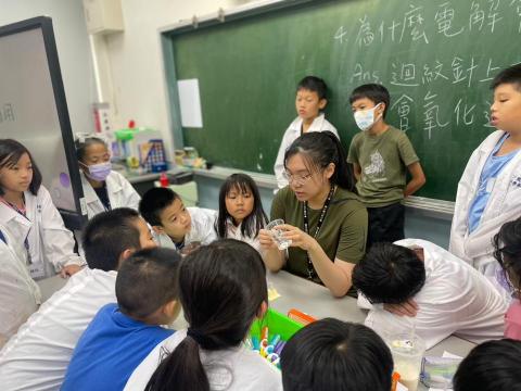 師大化學-黃依宸 - 偏鄉實驗講解部份
