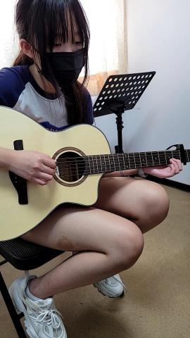 豐奇Archie老師 - 小六要升國中木吉他學生