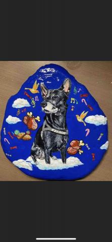 畫布、石頭彩繪(寵物、人物肖像似顏繪) - 客戶要求要畫上有食物玩具吃的玩耍的，極具紀念、收藏價值，可適應外在環境，防水、防塵不易退色，顏料保固一年。(定價$1,500)