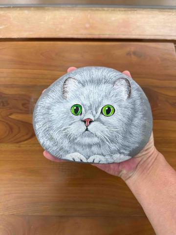 畫布、石頭彩繪(寵物、人物肖像似顏繪) - 此為練習手感用，已致贈同事。(通常彩繪整顆價格會落在$800~1,000元)