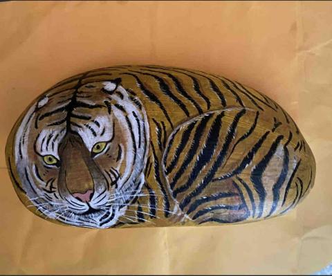 畫布、石頭彩繪(寵物、人物肖像似顏繪) - 此整顆彩繪報價$800～1,000元。(可議價)