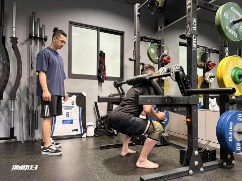 肌進份子訓練基地 - 