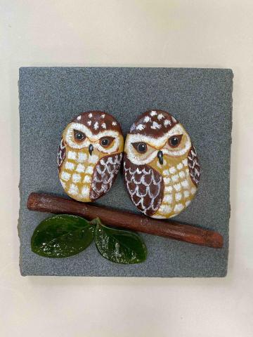 畫布、石頭彩繪(寵物、人物肖像似顏繪) - 貓頭鷹夫妻檔，防雨淋，防塵。訂價$800。