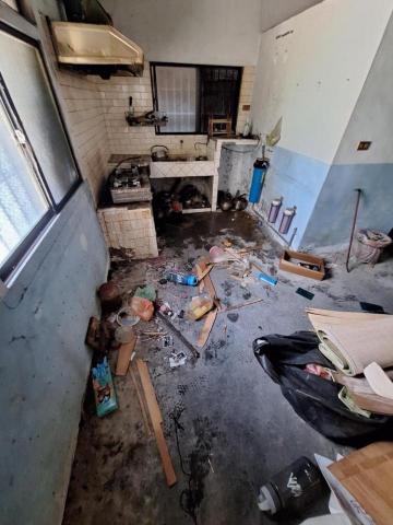 優迅拆運工程 - 後棟屋內清除雜物中 優迅拆運工程 - 後棟屋內清除雜物中